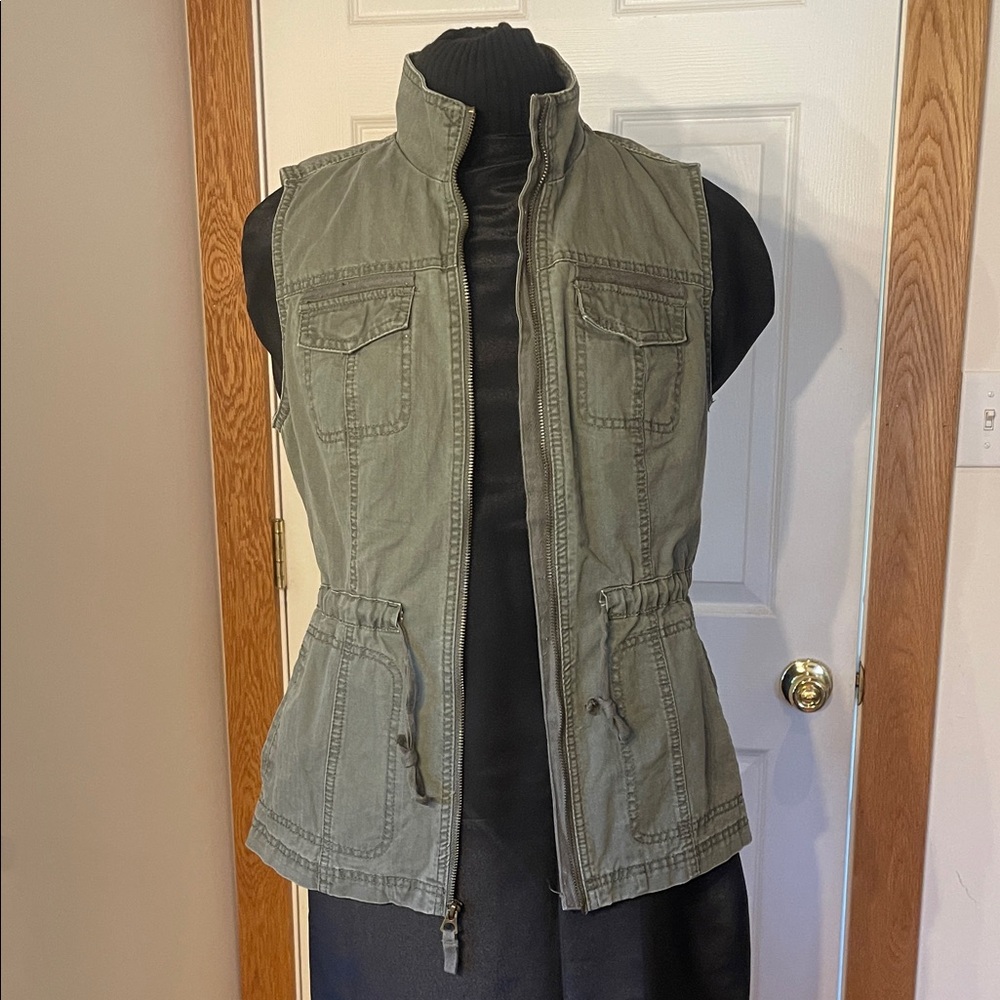 Sleeveless Utility Zip-Front Vest - Olive Green, size S
